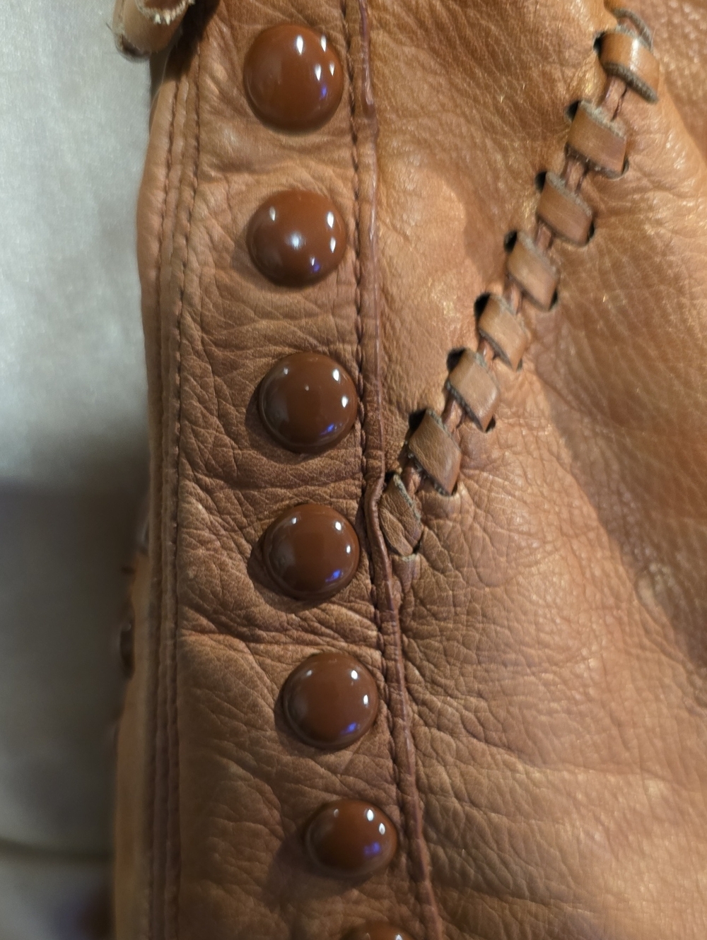 VINTAGE ISABELLA FIORE Tan Leather Shoulder Bag with Braided Trim - Picture 5 of 7